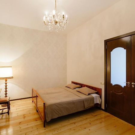 Brick Walls Гори Экстерьер фото