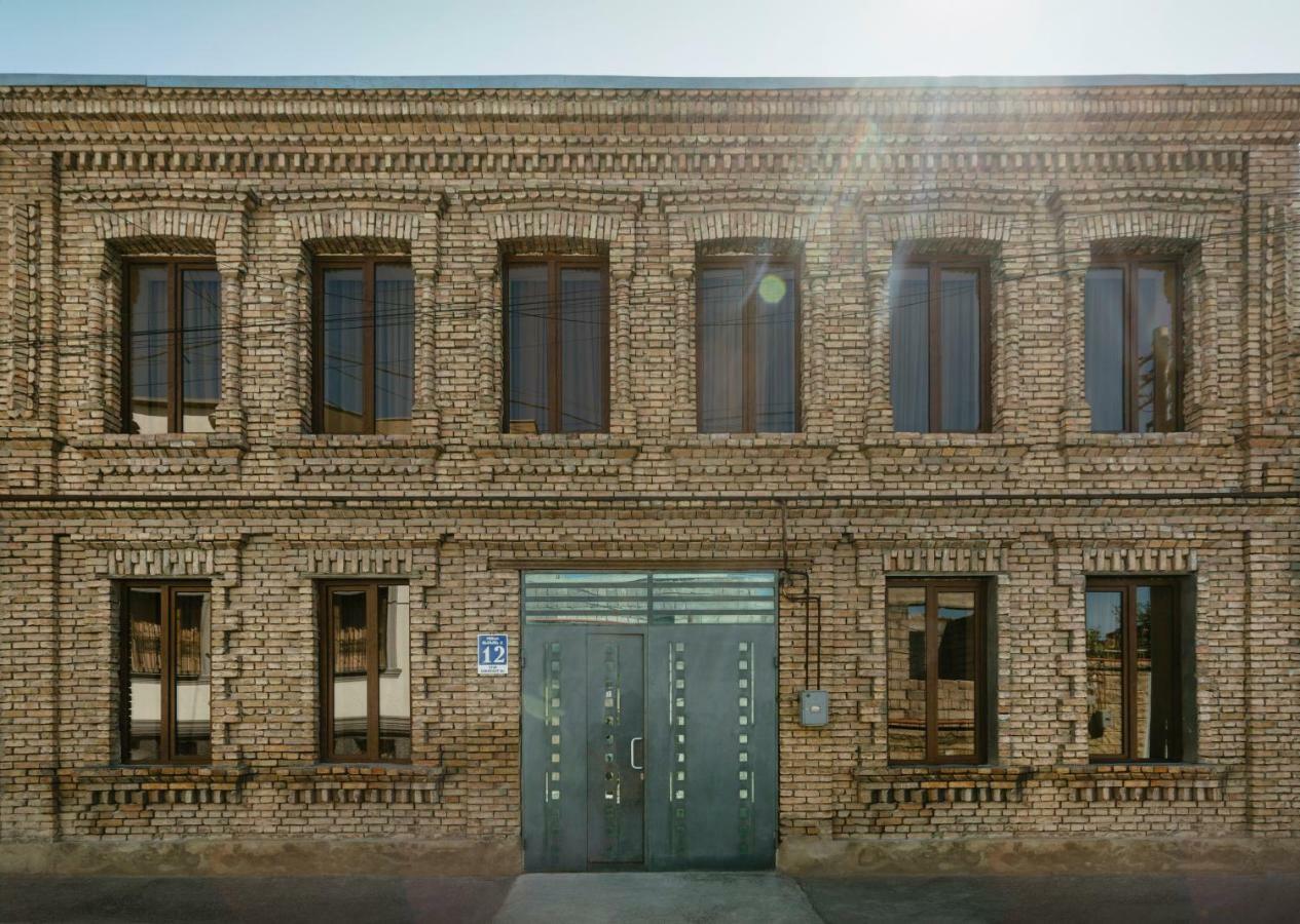 Brick Walls Гори Экстерьер фото