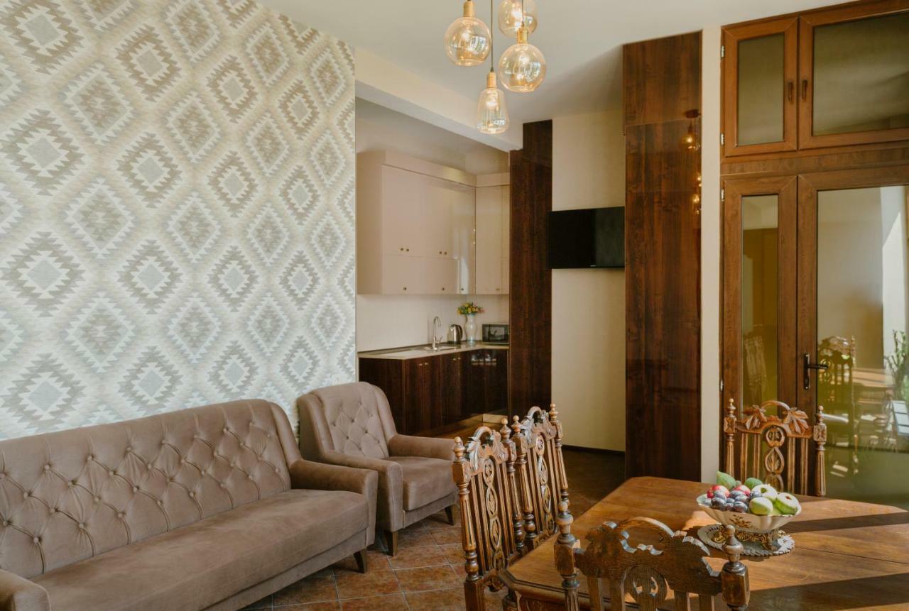 Brick Walls Гори Экстерьер фото